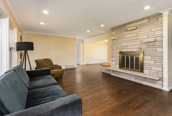 411 E Main ST, Cary, IL 60013