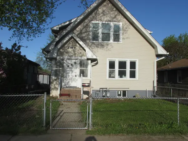 1045 Yeoman ST #2, Waukegan, IL 60085
