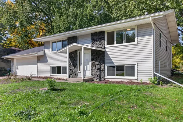 568 Riviera DR, New Brighton, MN 55112