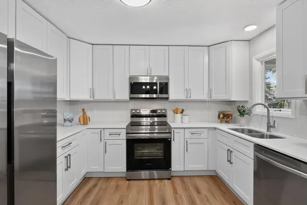 568 Riviera DR, New Brighton, MN 55112