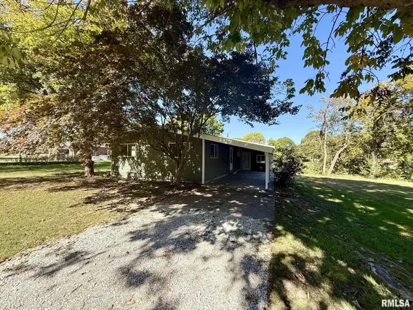 636 LINDEN PT, Petersburg, IL 62675