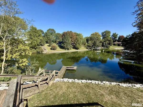 636 LINDEN PT, Petersburg, IL 62675