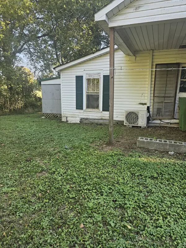 220 Oak St, Iron City, TN 38463