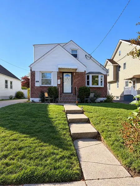 24 N Montgomery ST, Valley Stream, NY 11580