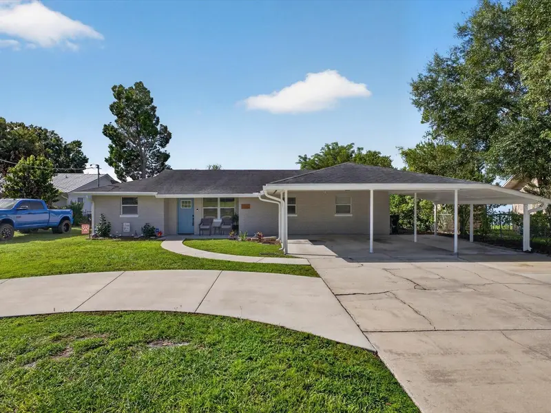 1380 EAGLE AVE E, Eagle Lake, FL 33839