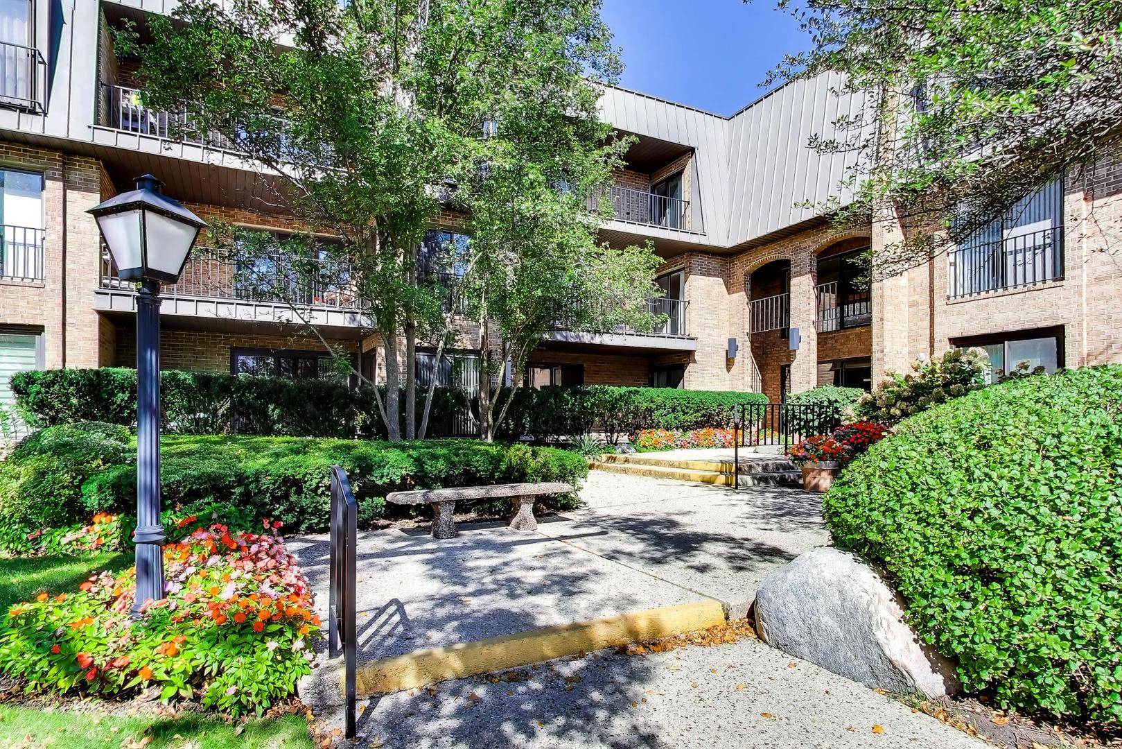 3 The Court Of Harborside CT #208, Northbrook, IL 60062