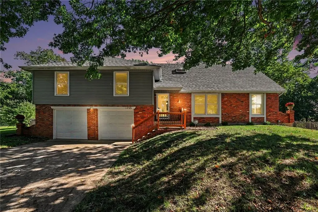5755 RICHARDS CIR, Shawnee, KS 66216