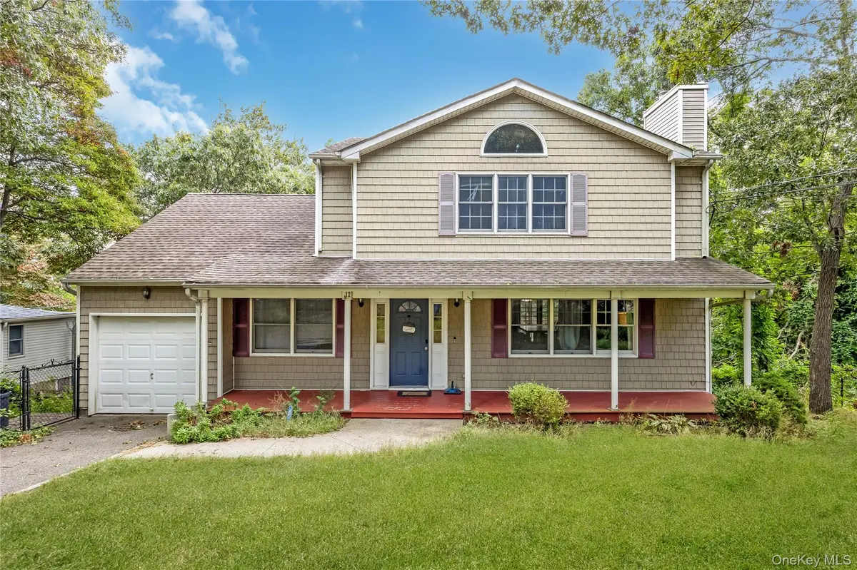 12 Garden RD, Rocky Point, NY 11778