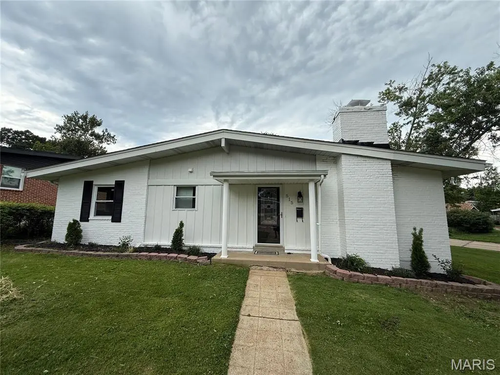 515 Crestvale DR, Rock Hill, MO 63119