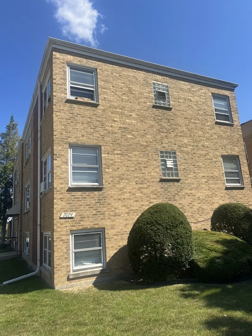 7074 W Diversey AVE #2F, Chicago, IL 60707