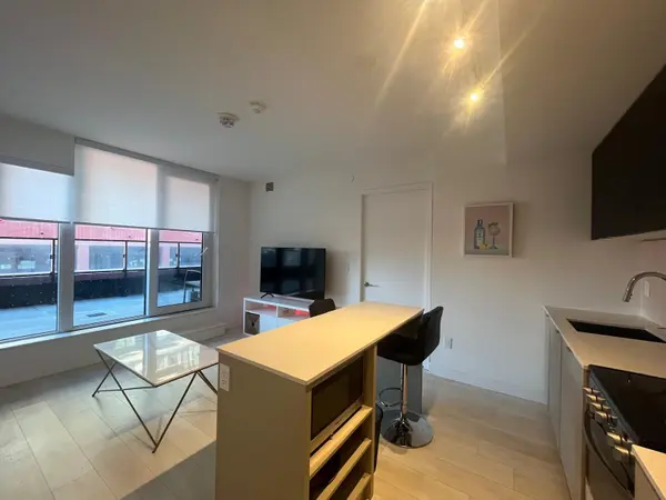8 Tippett RD #717, Toronto C06, ON M3H 0E7