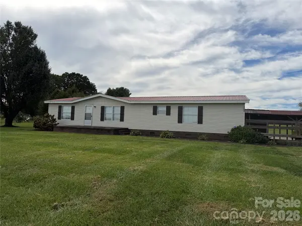 127 White Plains RD, Hiddenite, NC 28636