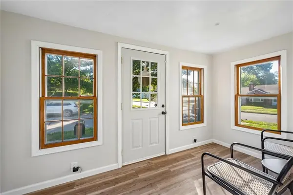 126 S Fairview AVE, Liberty, MO 64068
