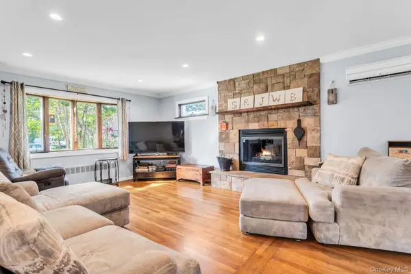 22 Bryce AVE, Glen Cove, NY 11542