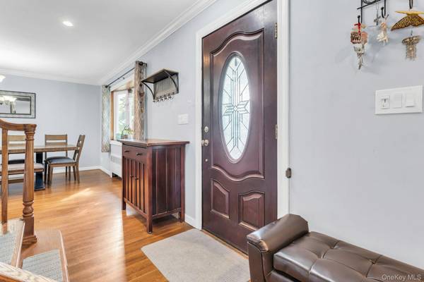 22 Bryce AVE, Glen Cove, NY 11542