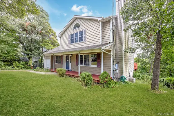 12 Garden RD, Rocky Point, NY 11778