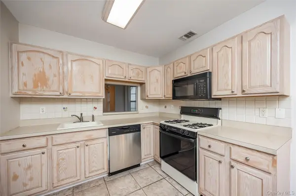 14 Sophia DR, Middle Island, NY 11953