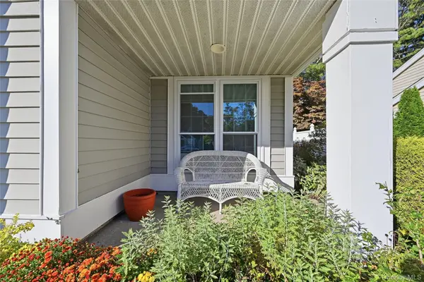 9 Amagansett CT, Ridge, NY 11961