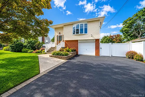 244 Baylawn AVE, Copiague, NY 11726