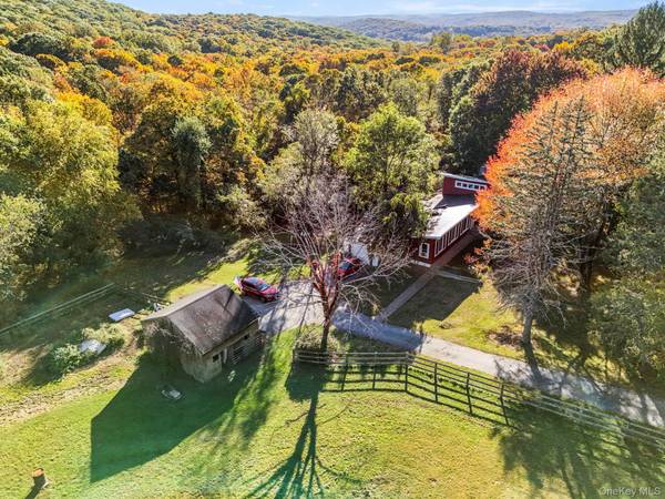 21 Meads LN, Stormville, NY 12582