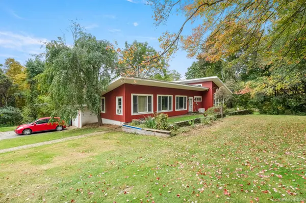 21 Meads LN, Stormville, NY 12582