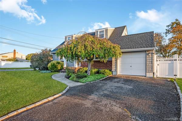 159 Washington ST, Farmingdale, NY 11735