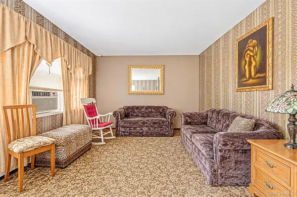 29 Walton ST, Brentwood, NY 11717