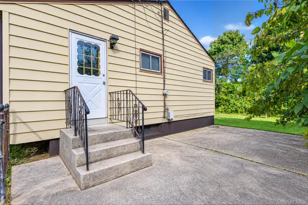 29 Walton ST, Brentwood, NY 11717