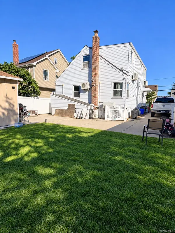 24 N Montgomery ST, Valley Stream, NY 11580