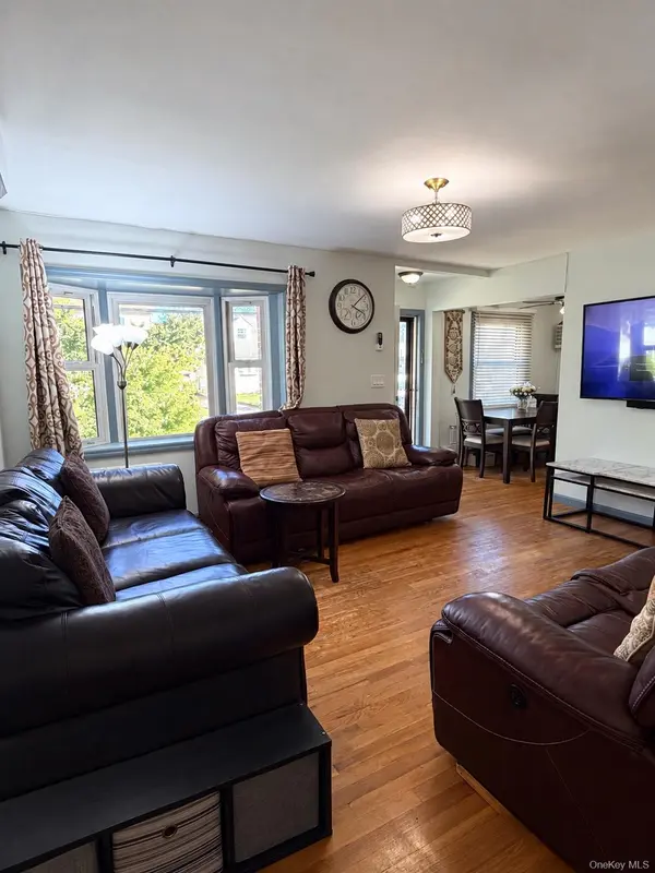 24 N Montgomery ST, Valley Stream, NY 11580