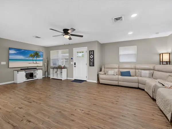 1380 EAGLE AVE E, Eagle Lake, FL 33839
