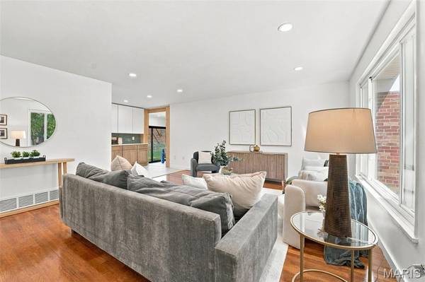 7305 Coronado AVE, St Louis, MO 63116