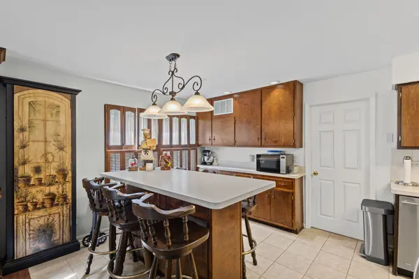 317 Beech CT, Naperville, IL 60540