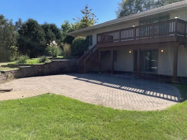 27200 W Lakeview Drive South DR, Lake Barrington, IL 60084