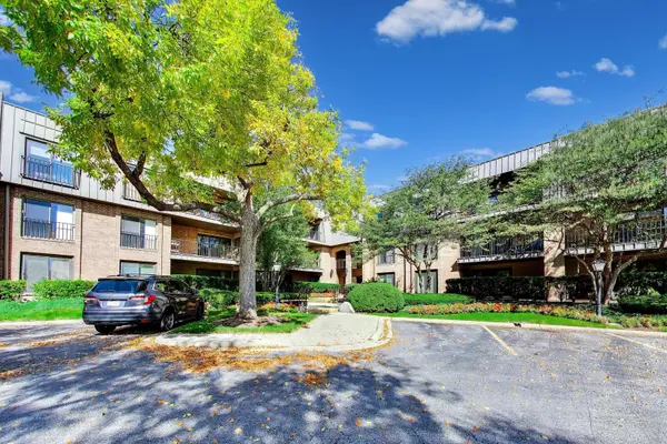 3 The Court Of Harborside CT #208, Northbrook, IL 60062