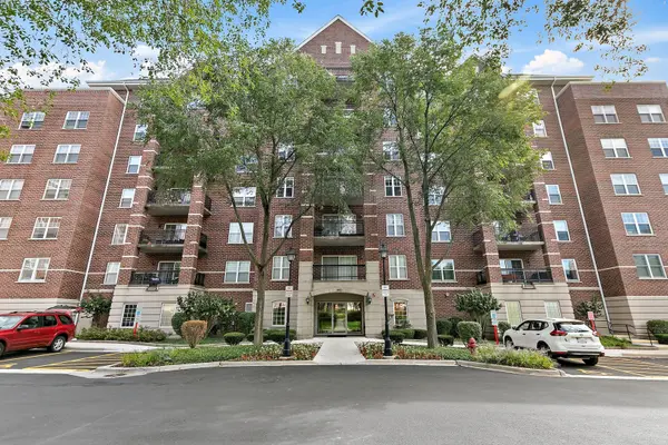 410 W Mahogany CT #202, Palatine, IL 60067