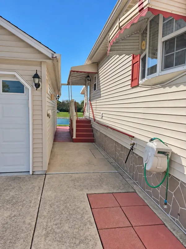23000 S PineHurst DR, Frankfort, IL 60423