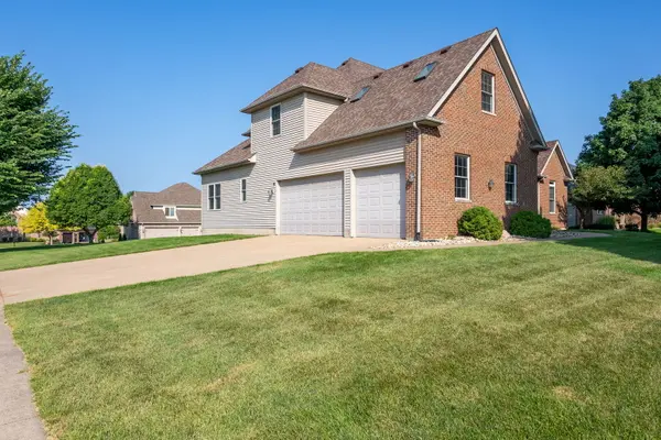 6404 Forest RD, Davenport, IA 52807