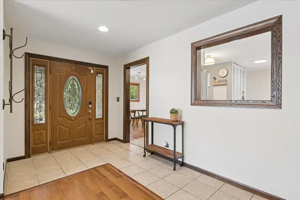 453 Elder LN, Glenview, IL 60025