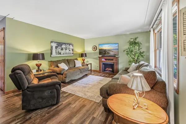 260 Westgate DR, Winsted, MN 55395