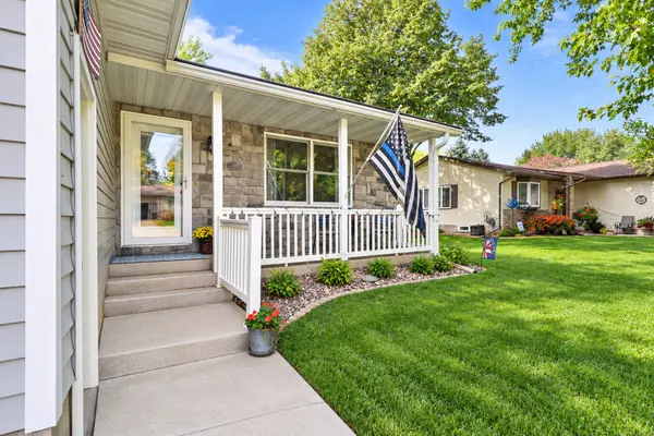 260 Westgate DR, Winsted, MN 55395