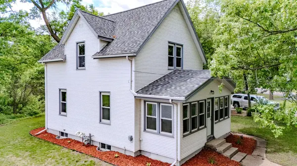 1003 Lindbergh DR S, Little Falls, MN 56345