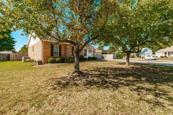 583 Cottonwood Dr, Gallatin, TN 37066
