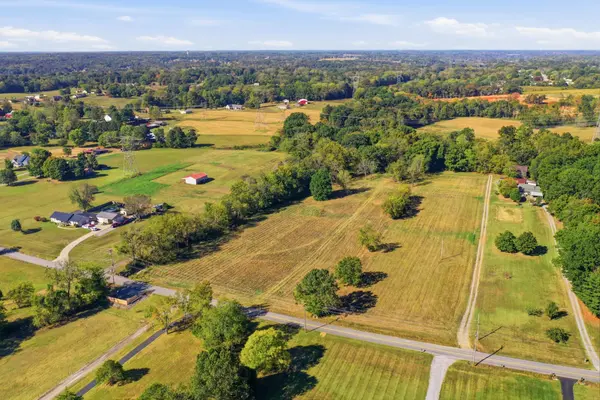 5562 Stacy Springs Rd, Springfield, TN 37172
