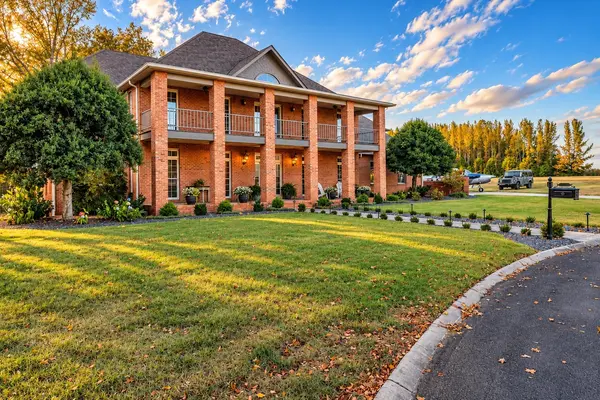 106 W Crosswinds Ct, Tullahoma, TN 37388