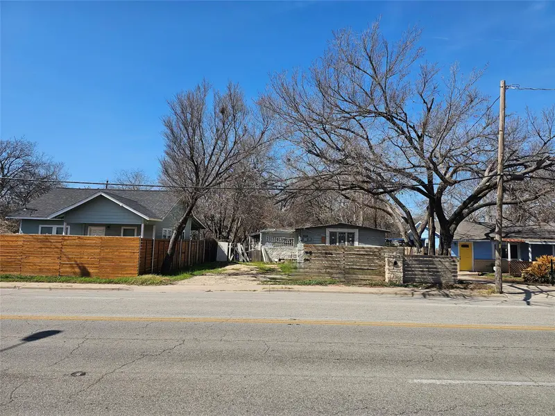 516 Montopolis DR, Austin, TX 78741