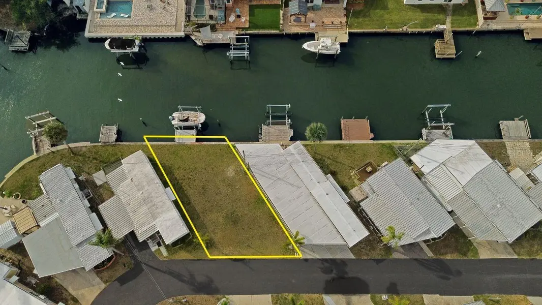 8740 43RD AVE N #136, St Petersburg, FL 33709
