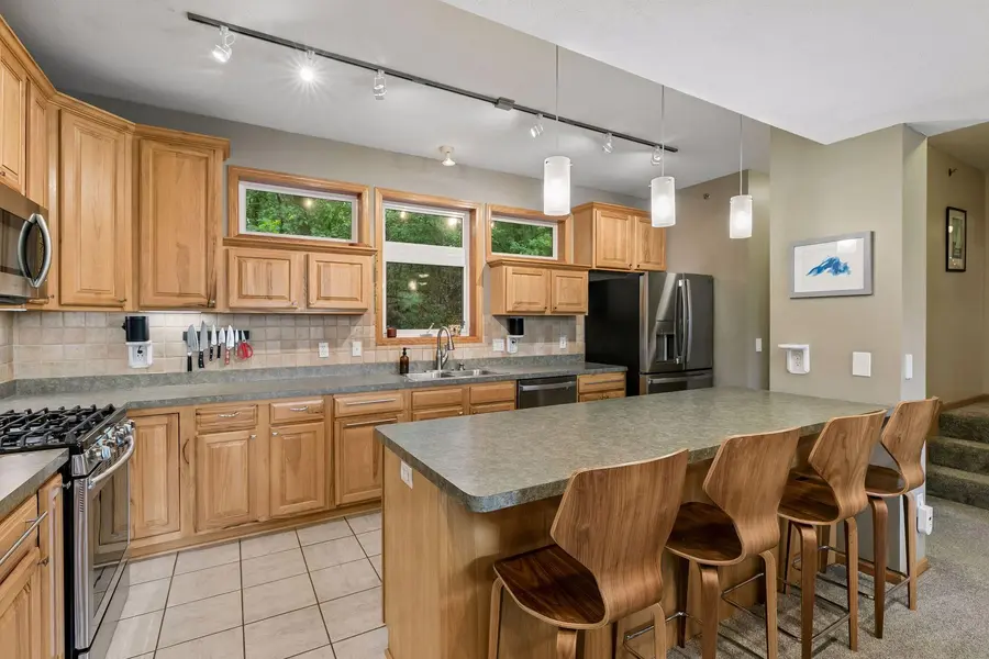 9820 Cove DR, Minnetonka, MN 55305