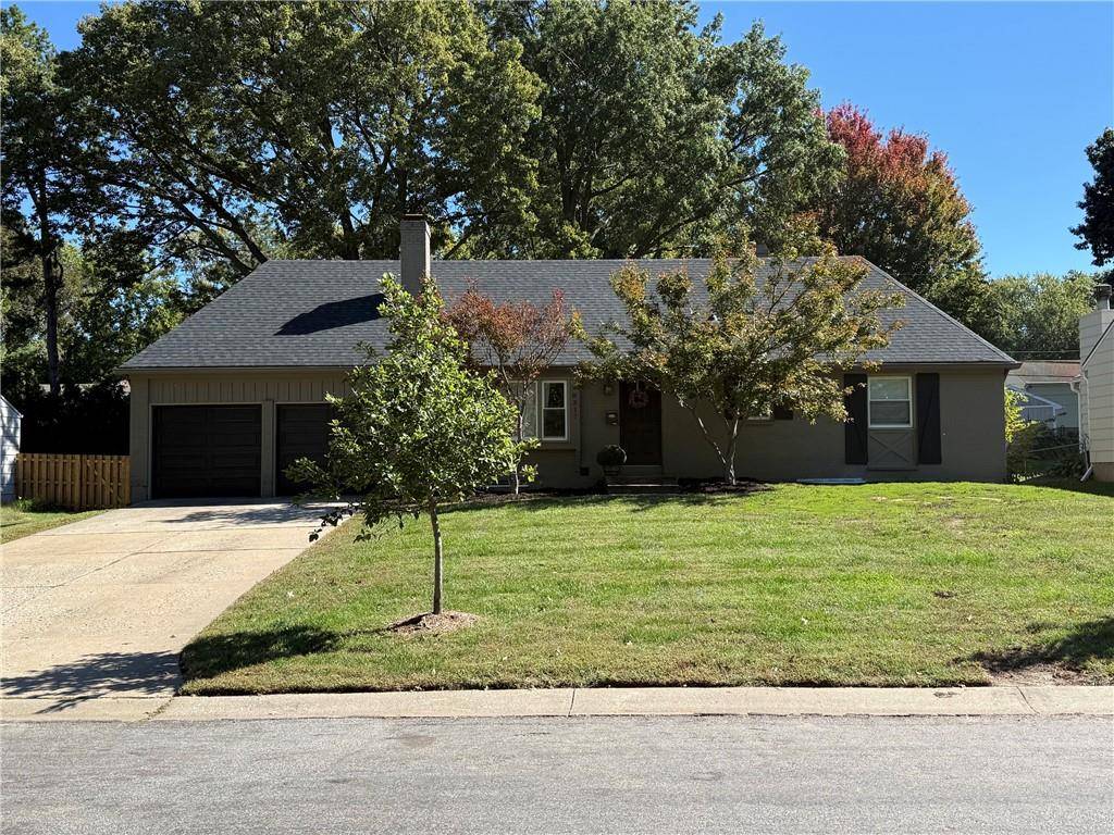 8317 Beverly DR, Overland Park, KS 66207