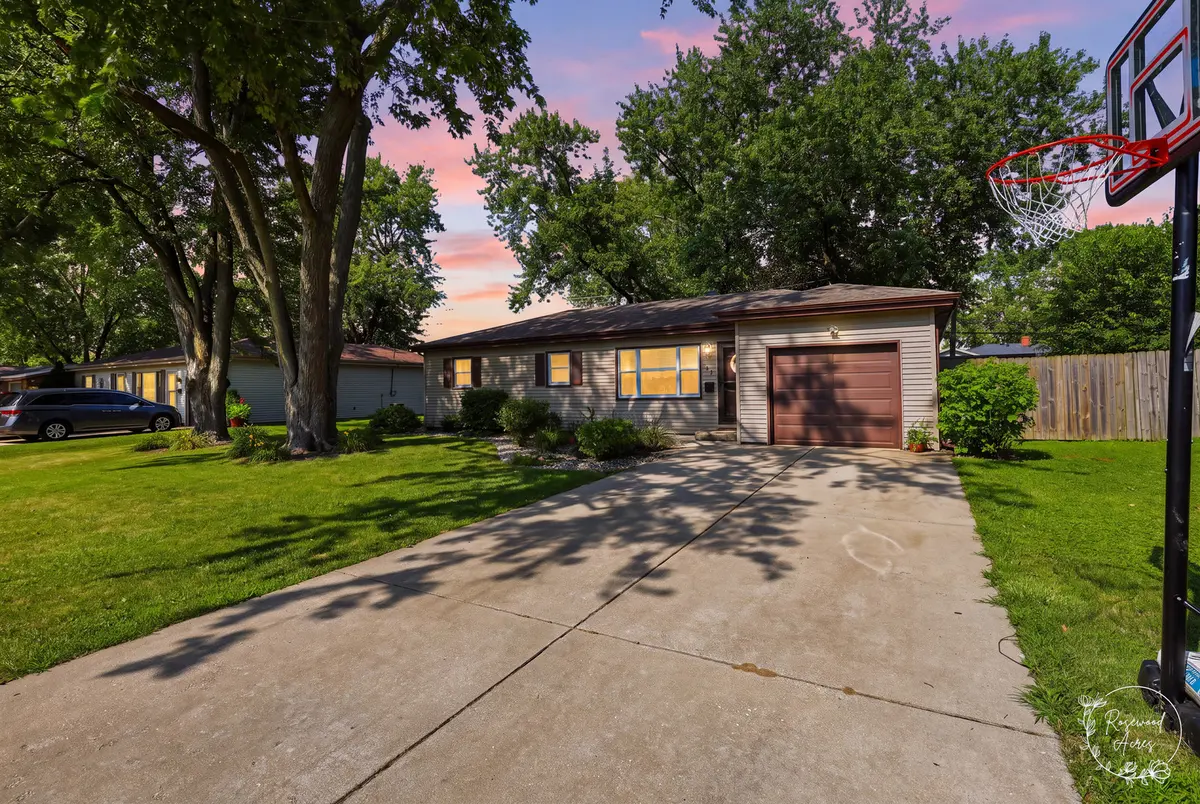 545 Evergreen LN, Bradley, IL 60915